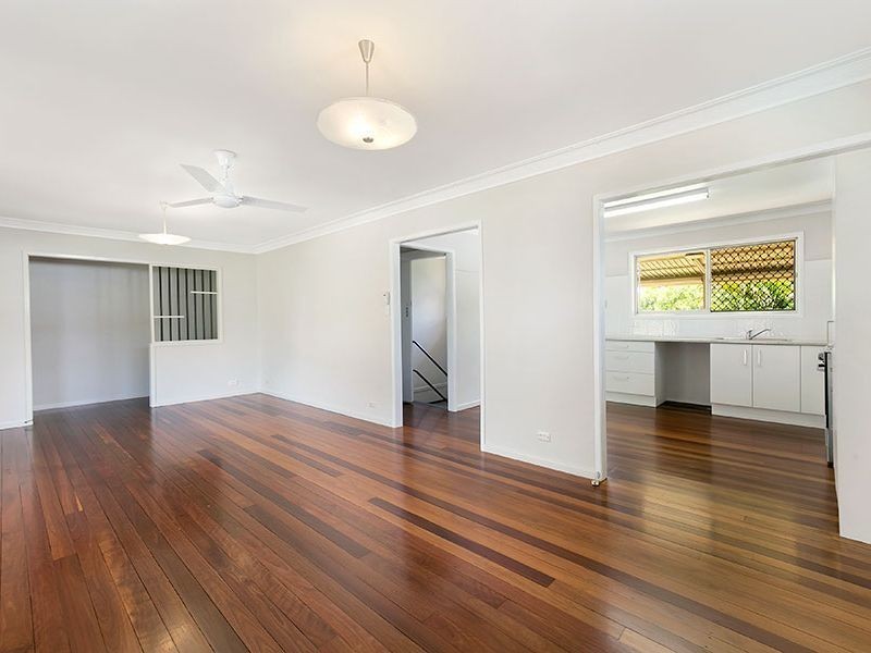 13 Valentia Street, Mansfield QLD 4122