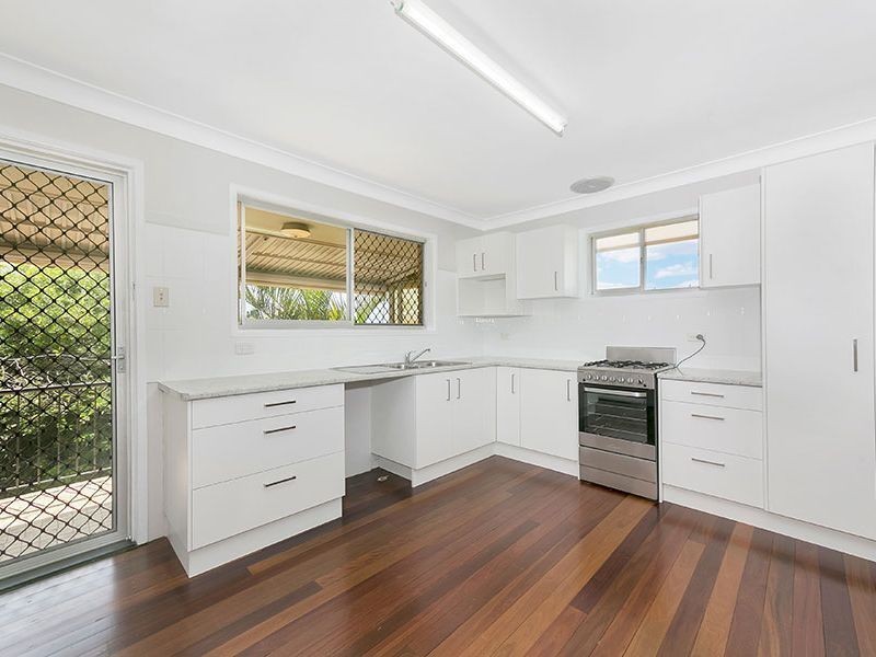 13 Valentia Street, Mansfield QLD 4122