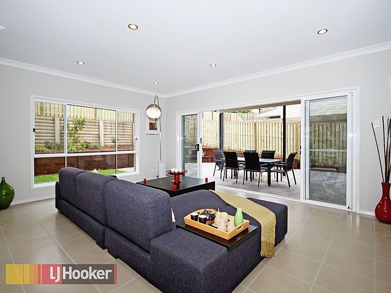 4 Charles Glen Street, Daisy Hill QLD 4127