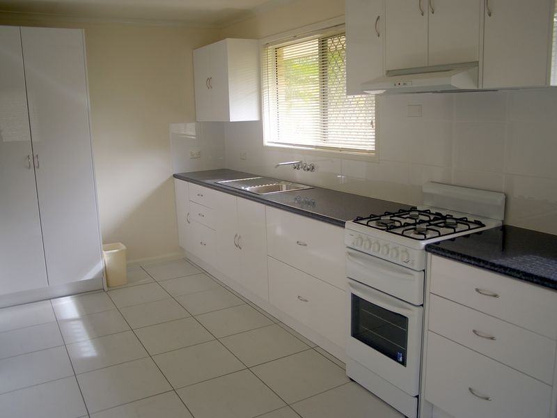 4 Tones Road, Mansfield QLD 4122