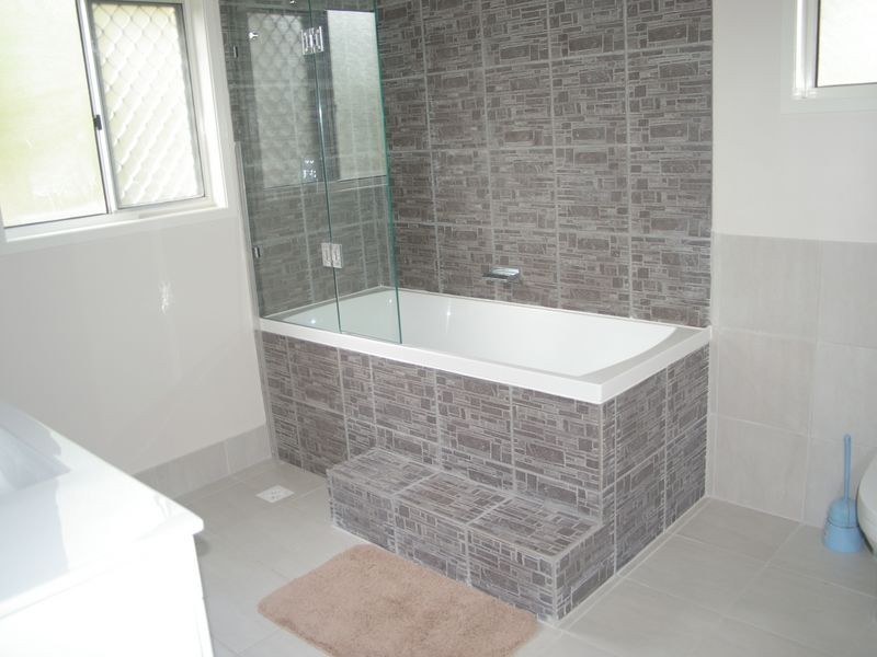 4 Tones Road, Mansfield QLD 4122