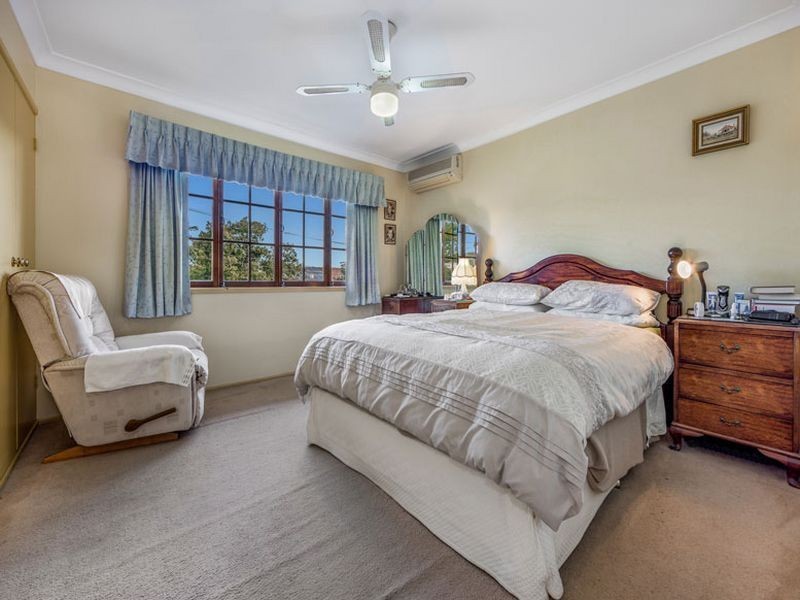 24 Lorrimore Street, Macgregor QLD 4109