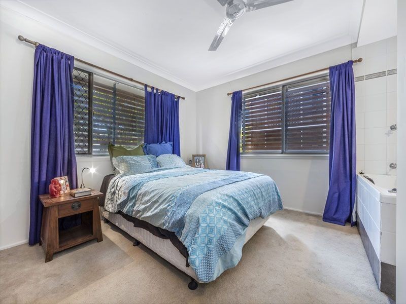 38 Dirkala Street, Mansfield QLD 4122