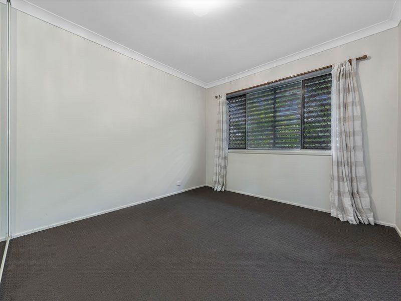 38 Dirkala Street, Mansfield QLD 4122