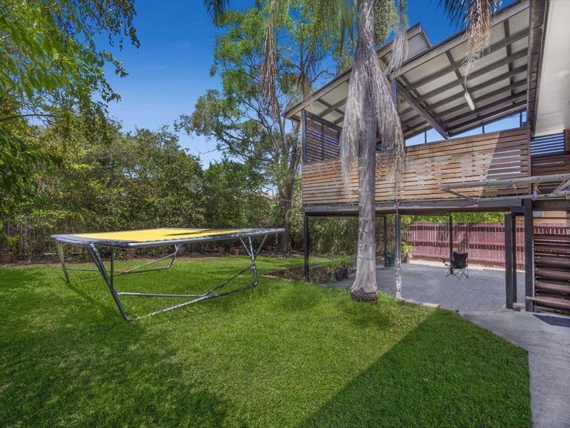 38 Dirkala Street, Mansfield QLD 4122