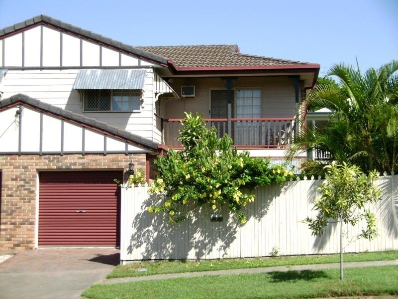 2/8 Poet Street, Holland Park West QLD 4121