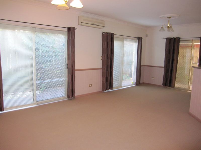 2/8 Poet Street, Holland Park West QLD 4121