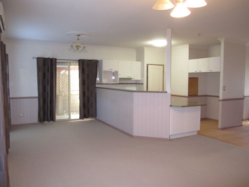 2/8 Poet Street, Holland Park West QLD 4121