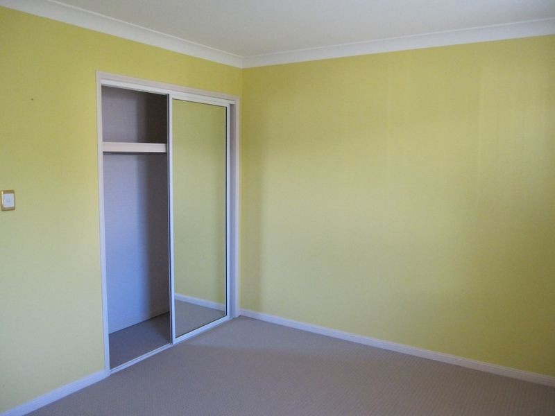 2/8 Poet Street, Holland Park West QLD 4121