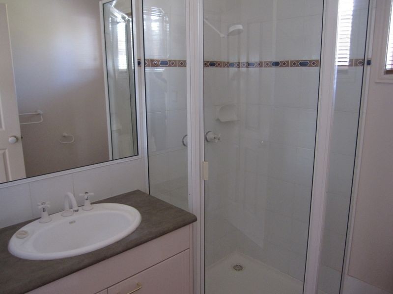 2/8 Poet Street, Holland Park West QLD 4121