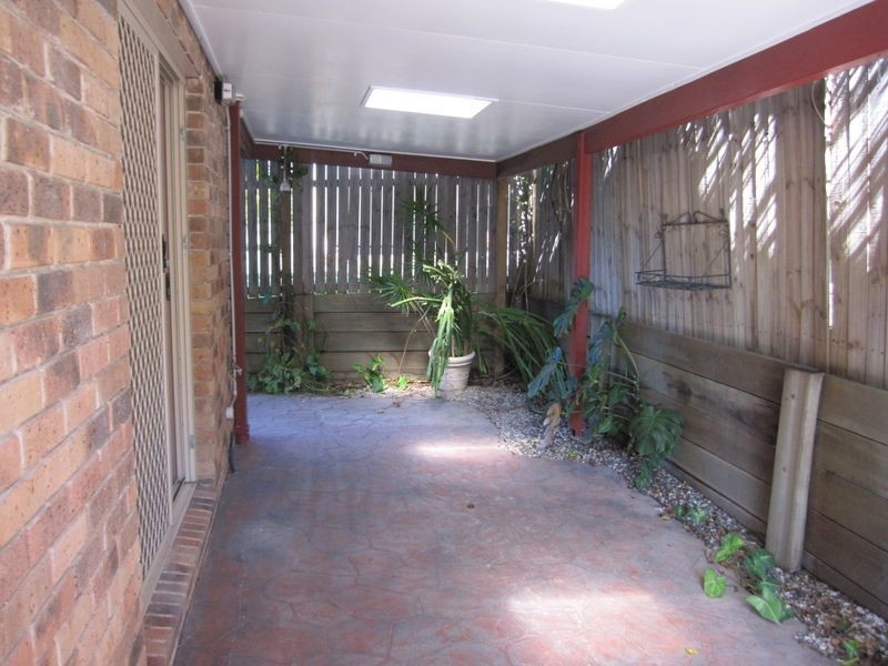 2/8 Poet Street, Holland Park West QLD 4121