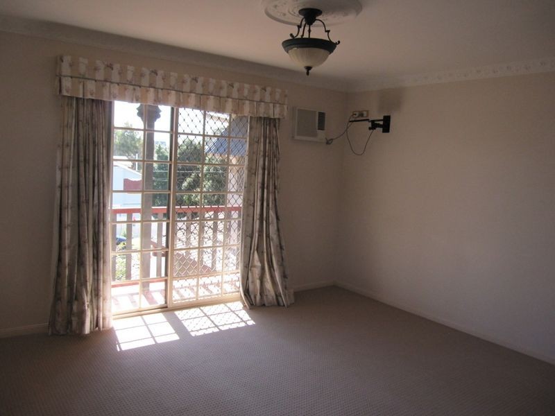 2/8 Poet Street, Holland Park West QLD 4121