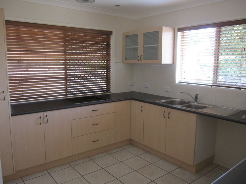 18 Pareena Cres, Mansfield QLD 4122