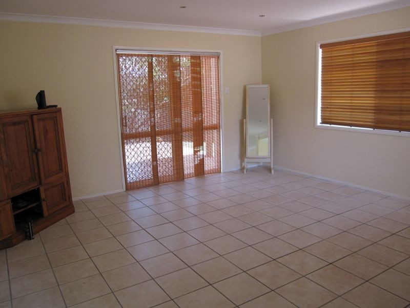 18 Pareena Cres, Mansfield QLD 4122