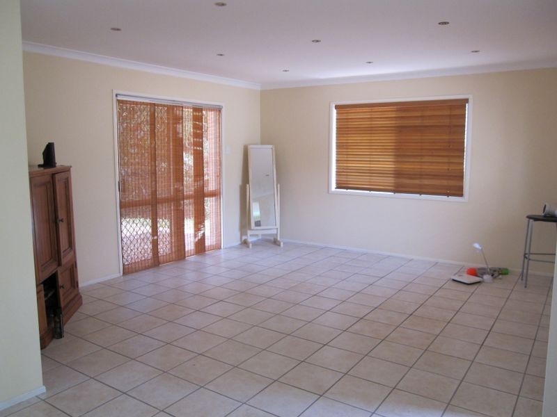 18 Pareena Cres, Mansfield QLD 4122