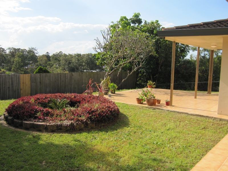 18 Pareena Cres, Mansfield QLD 4122