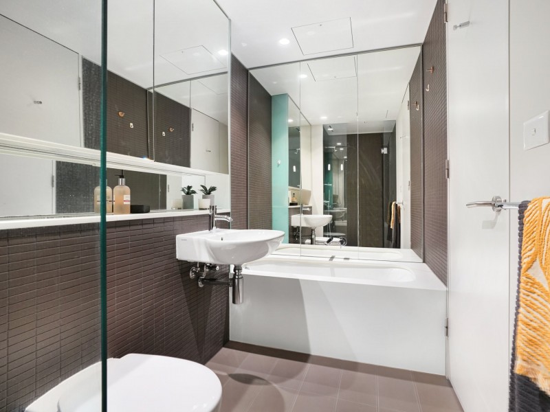 1304/1 Sterling Circuit, Camperdown NSW 2050