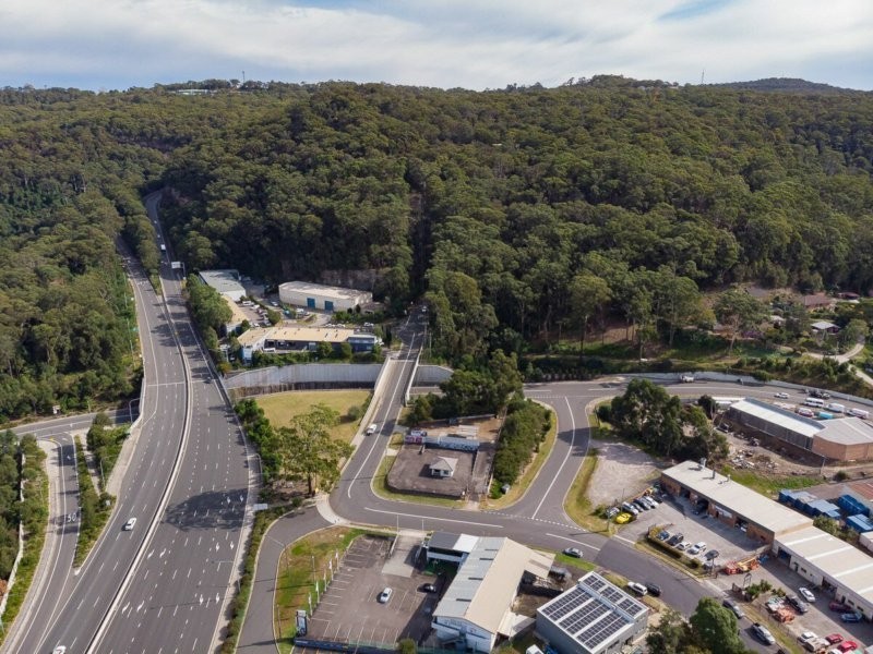 4 Dyer Crescent, West Gosford NSW 2250