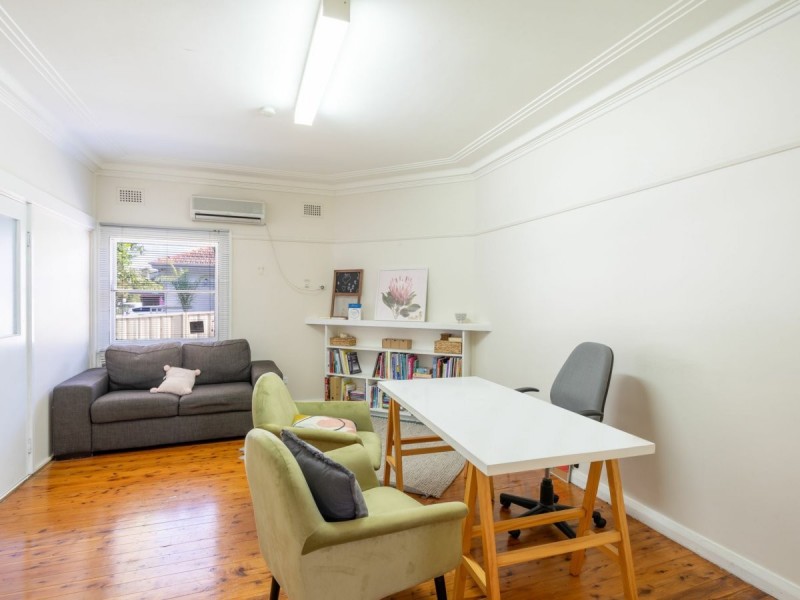 8 Wells Street, East Gosford NSW 2250