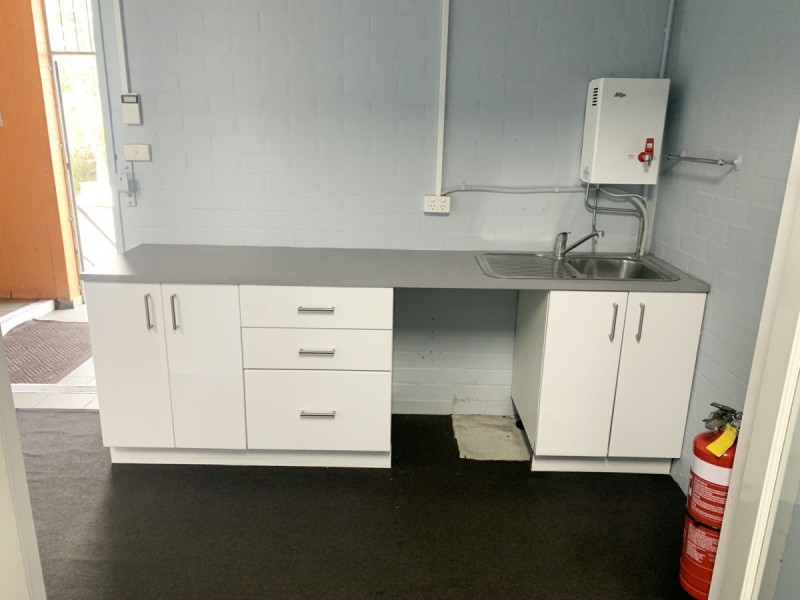 Shop 4/475 Pacific Highway, Wyoming NSW 2250