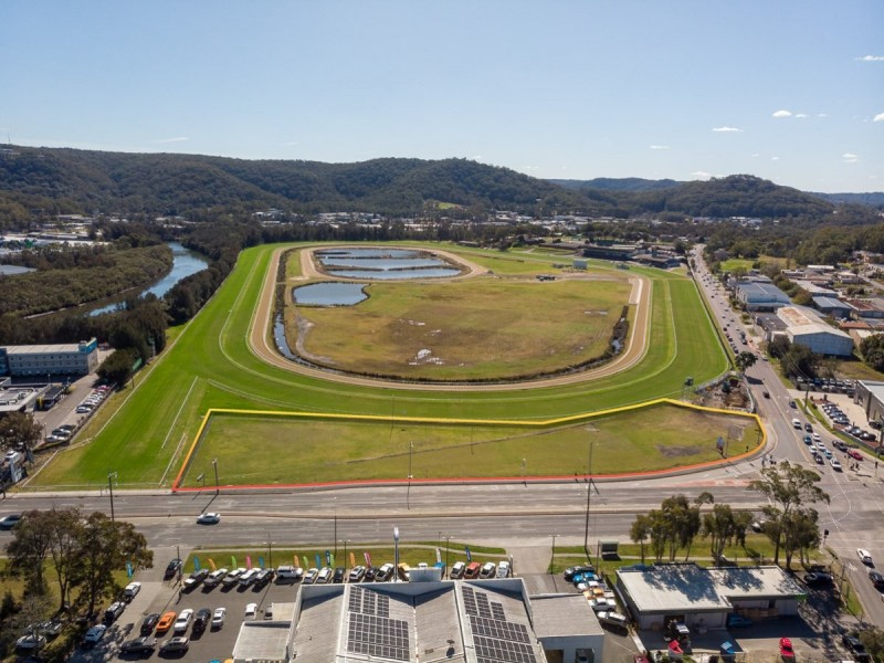 2 Racecourse Road, West Gosford NSW 2250
