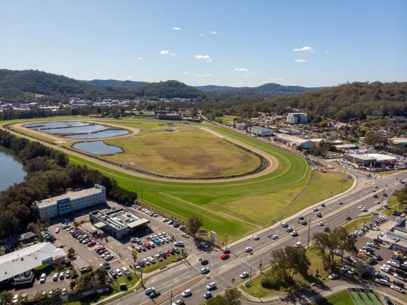 2 Racecourse Road, West Gosford NSW 2250