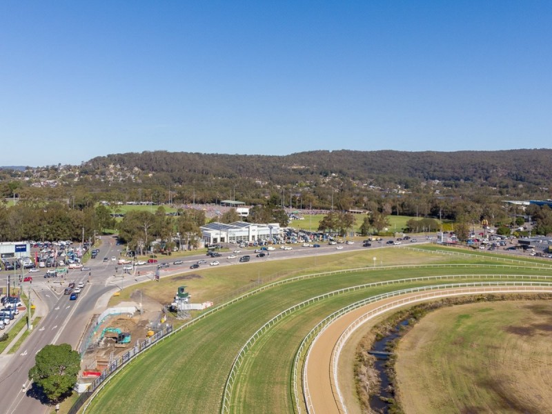 2 Racecourse Road, West Gosford NSW 2250