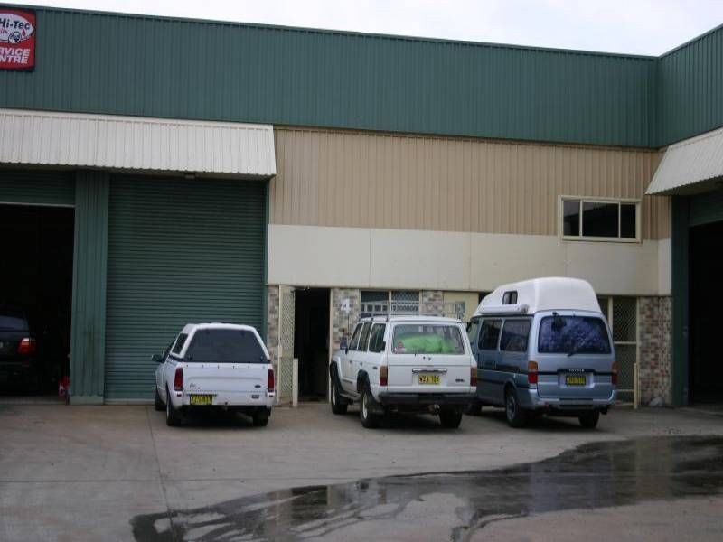 4/4 Bon Mace Close, Berkeley Vale NSW 2261