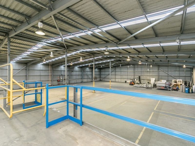 1 Comserv Close aka 25 Dell Rd, West Gosford NSW 2250