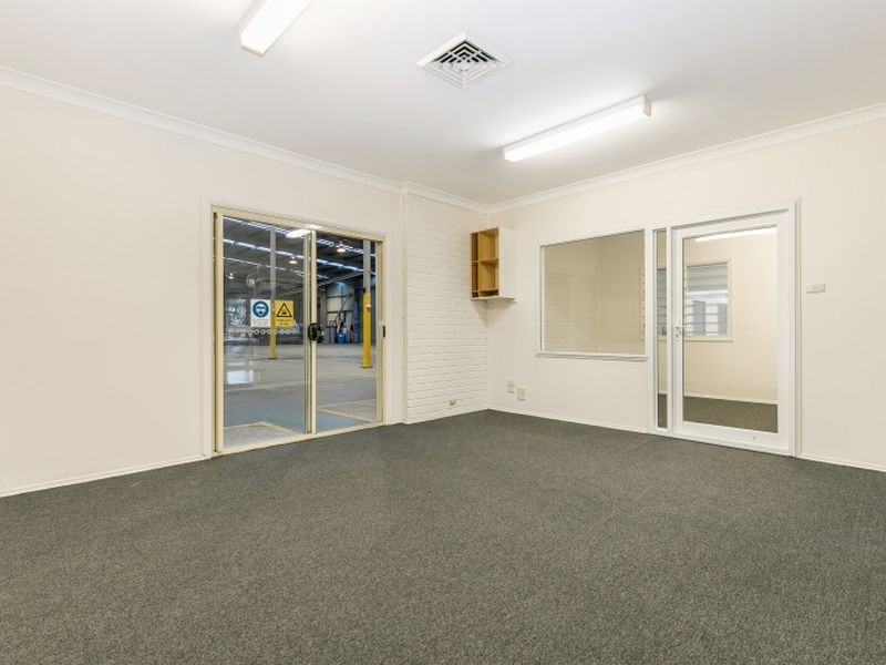 1 Comserv Close aka 25 Dell Rd, West Gosford NSW 2250