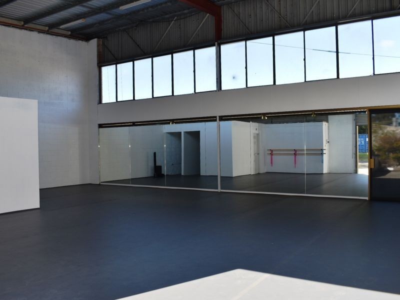Unit 1 & 2/3 Comserv Close, West Gosford NSW 2250