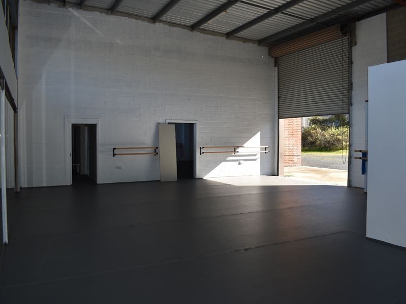 Unit 1 & 2/3 Comserv Close, West Gosford NSW 2250