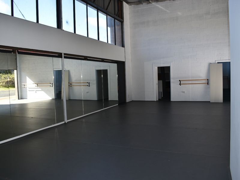 Unit 1 & 2/3 Comserv Close, West Gosford NSW 2250