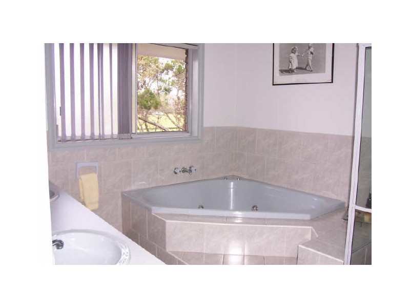 2 Barrett  Drive, Lennox Head NSW 2478