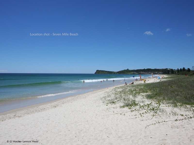 1/10 Warrawee  Drive, Lennox Head NSW 2478