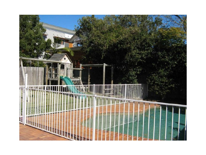 18 Rutland St, Castlecrag NSW 2068