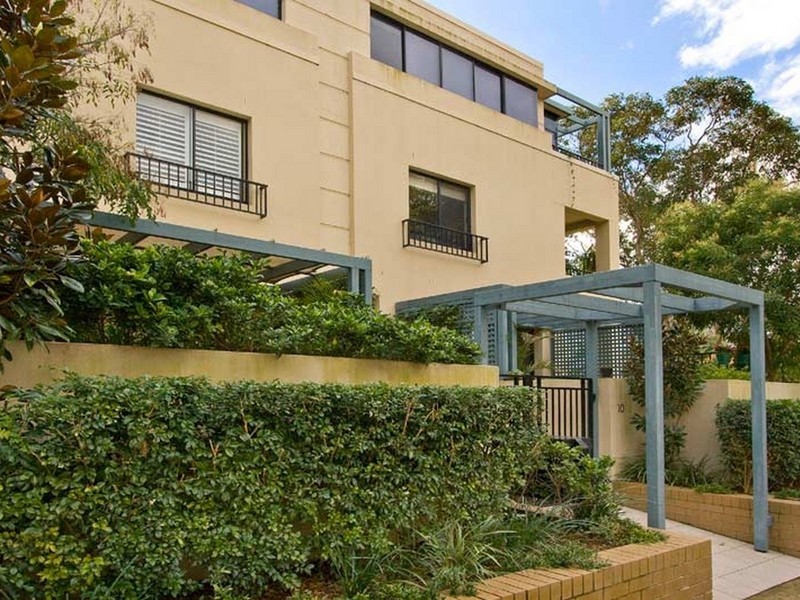 10 Fredben Avenue, Cammeray NSW 2062