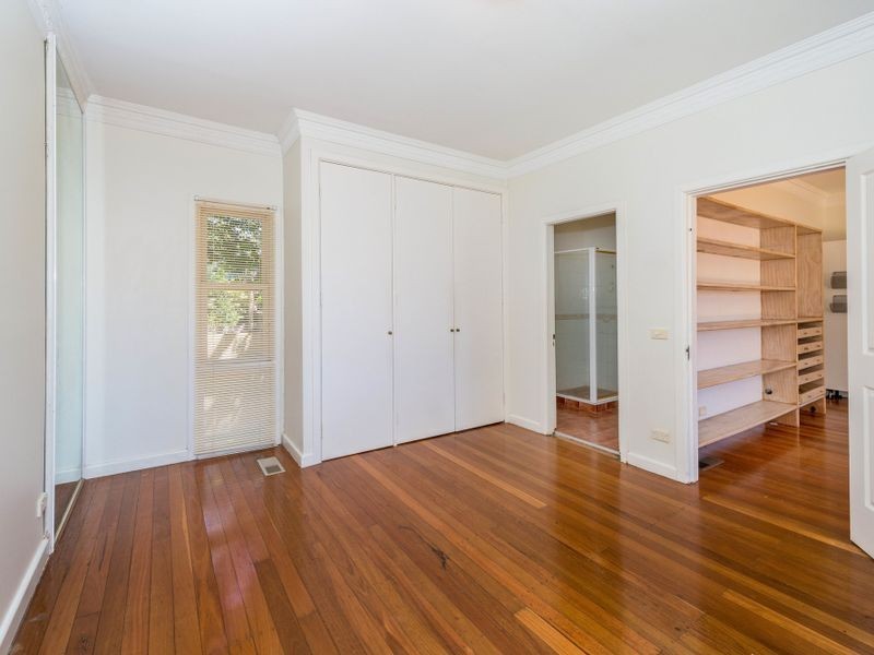 24 Sugarloaf Cresent, Castlecrag NSW 2068