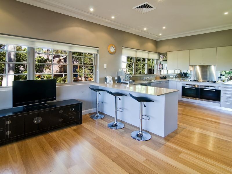 18 Cammaray Road, Castle Cove NSW 2069