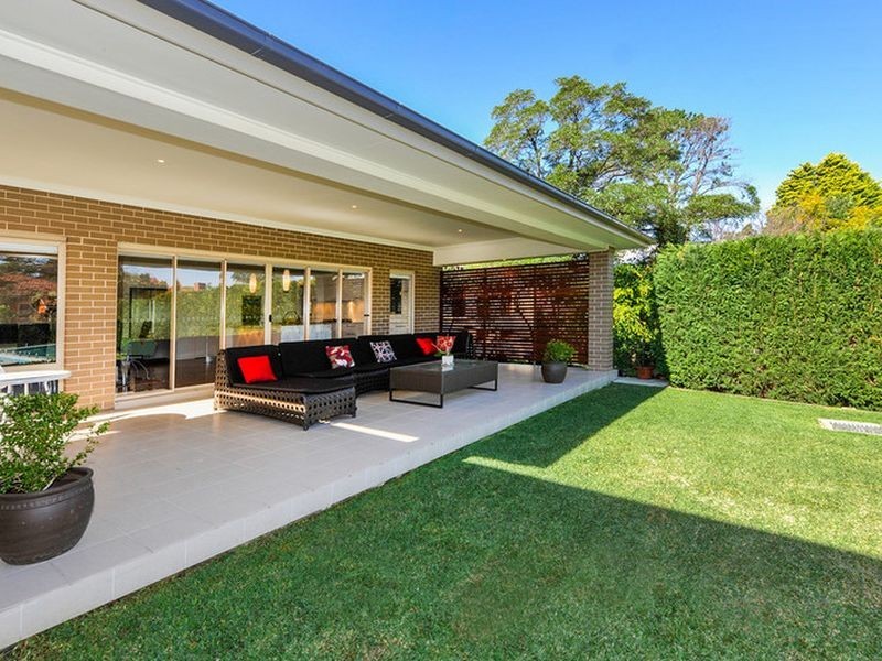 10 Covelee, Castle Cove NSW 2069