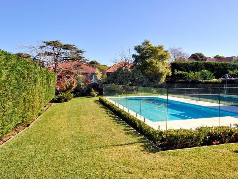 10 Covelee, Castle Cove NSW 2069