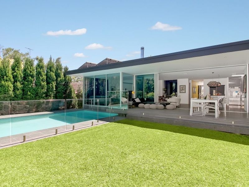 2 Glenroy Avenue, Middle Cove NSW 2068