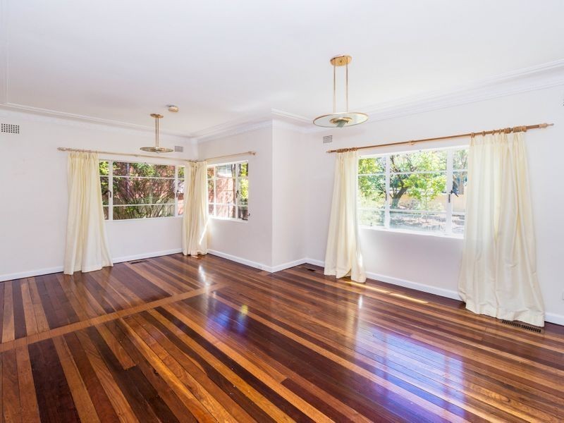 24 Sugarloaf Cresent, Castlecrag NSW 2068