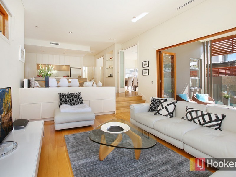 15 Raeburn Avenue, Castlecrag NSW 2068