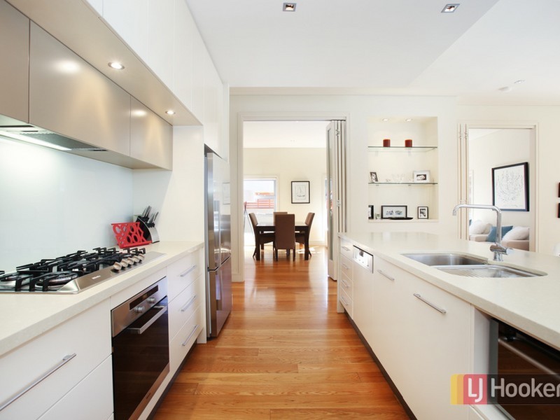 15 Raeburn Avenue, Castlecrag NSW 2068