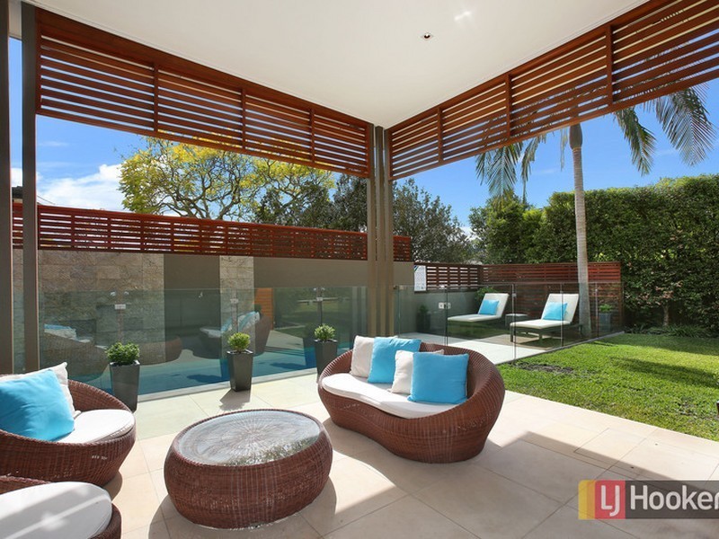 15 Raeburn Avenue, Castlecrag NSW 2068