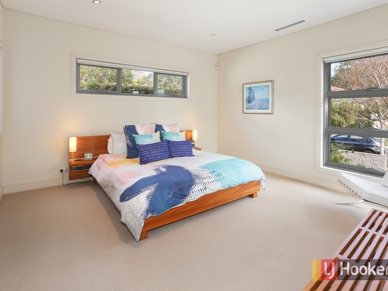15 Raeburn Avenue, Castlecrag NSW 2068