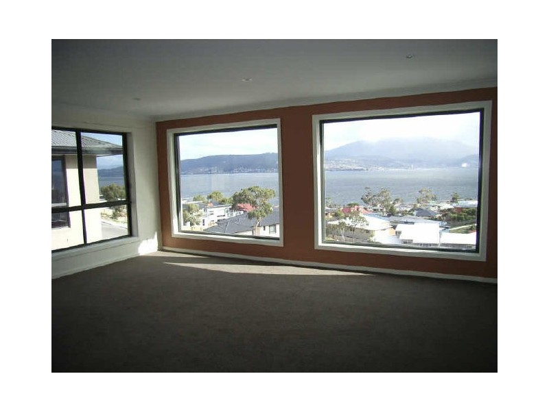 2/644 Oceana Drive, Tranmere TAS 7018