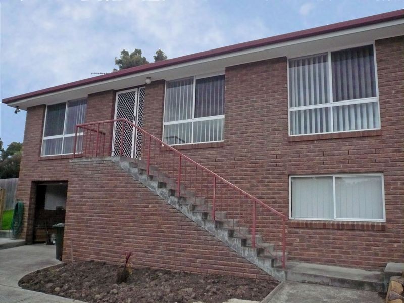2/2 Wassell Place, Lindisfarne TAS 7015