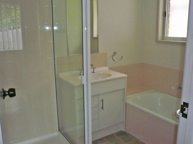 2/2 Wassell Place, Lindisfarne TAS 7015